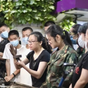 邢小颖的励志故事：从高职毕业生到清华老师
