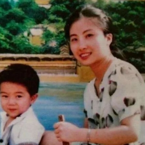 3岁儿子被拐，爸爸抑郁自杀，妈妈寻子25年成功认回！