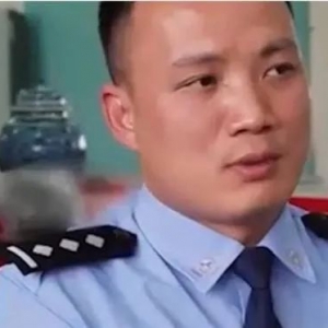 盗墓集团穿着盗来的龙袍拍照炫耀，已被全部抓获