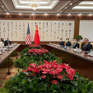 王毅与布林肯会面