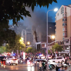 直击银川烧烤店爆炸：服务员吓得摔倒在地，医院收治多名伤者 ...