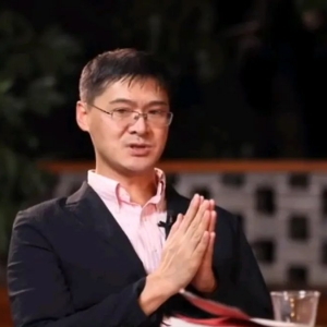 罗翔向毕业生致辞：“这个世界有很多所谓的成功人士，他们并不值得信任” ...