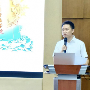 新生开学典礼上，华科新闻学院院长回应张雪峰言论