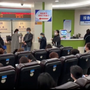 舆情分析报告：按摩椅在医院候诊区的争议与展望