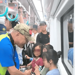 老人强要座位被行拘：社会道德与法律边界的探讨