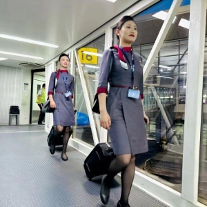 舆情分析：国内首次！湖南航空回应不要求空姐穿高跟鞋
