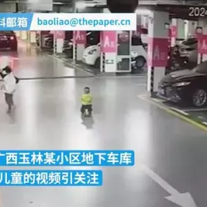 2岁幼童地下车库玩耍遭车辆碾压不幸离世，交警介入处置